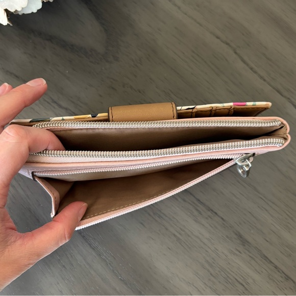 Relic Wristlet - Picture 4 of 4